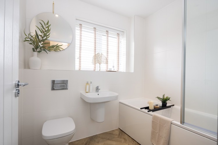 Burwell Apartments FF 1 Bed Netherhall Bathroom 