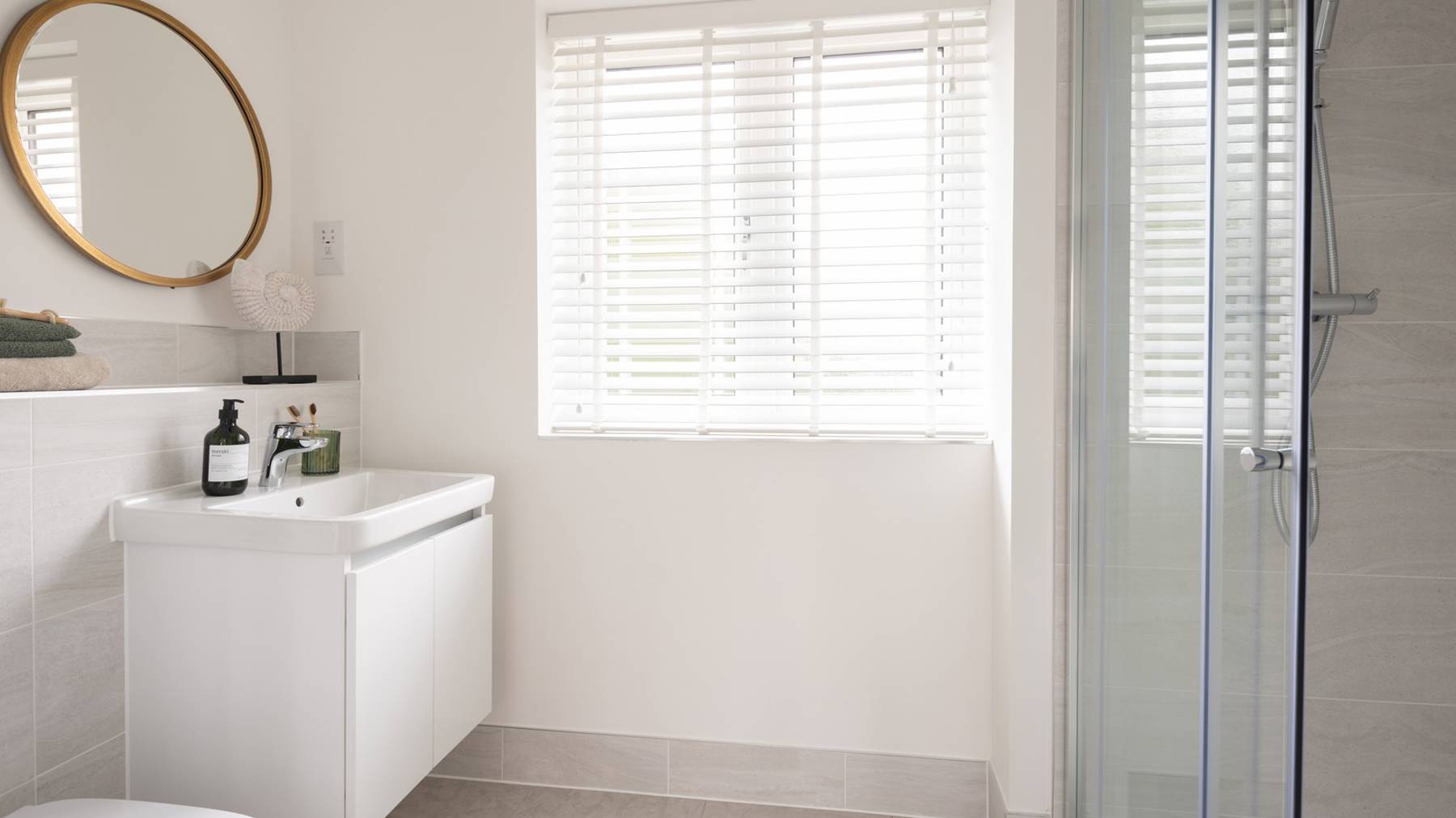 En suite of house for sale in Basingstoke