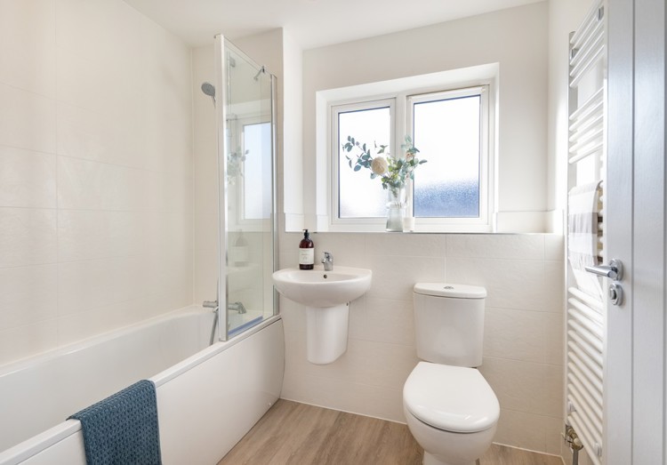 The Bayberry, Samuel Gardens Family Bathroom