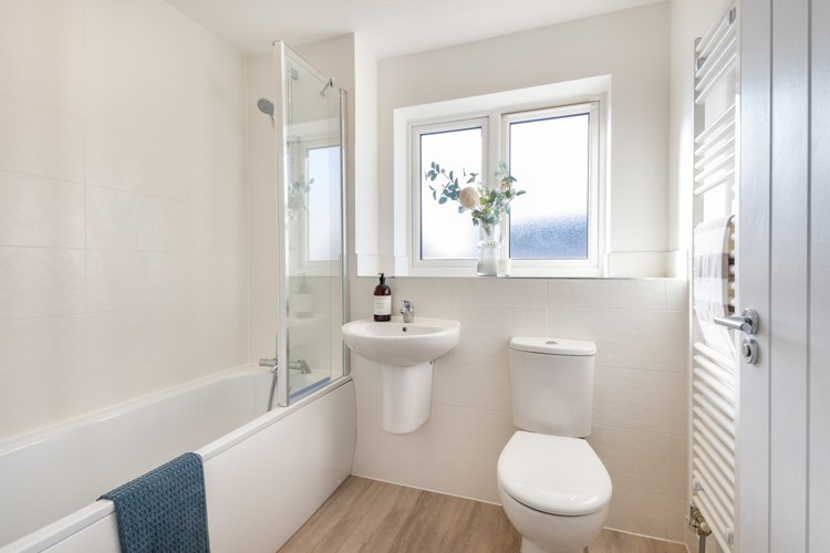 The Bayberry, Samuel Gardens Family Bathroom