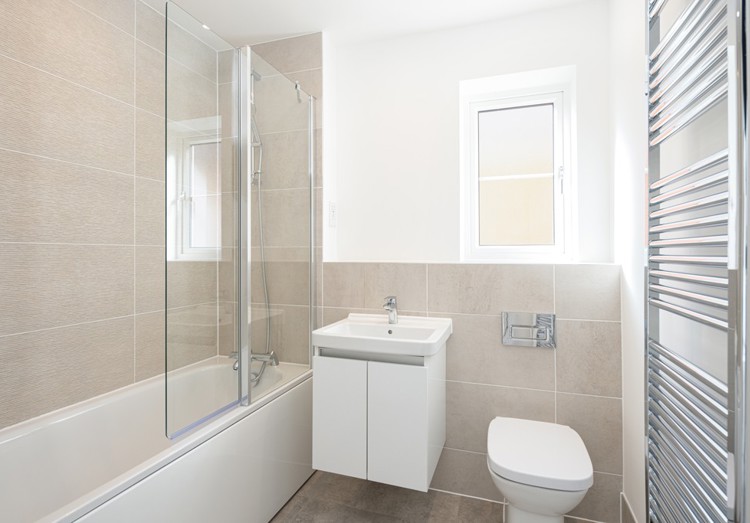 The Orpine Custom 2, Samuel Gardens, Bathroom