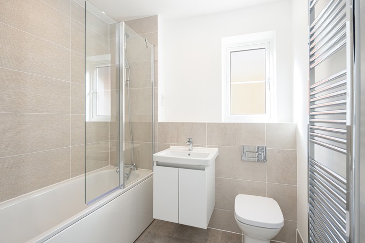 The Orpine Custom 2, Samuel Gardens, Bathroom