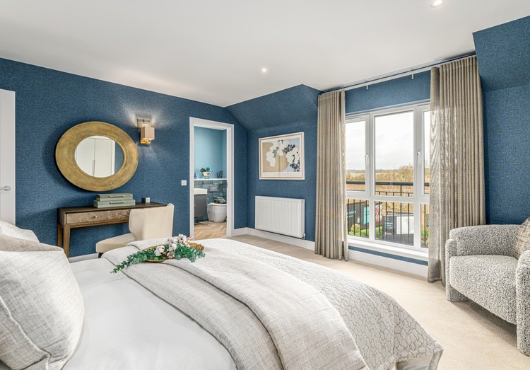 5 bedroom showhome | principal bedroom with en suite and fitted wardrobes
