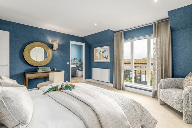 5 bedroom showhome | principal bedroom with en suite and fitted wardrobes
