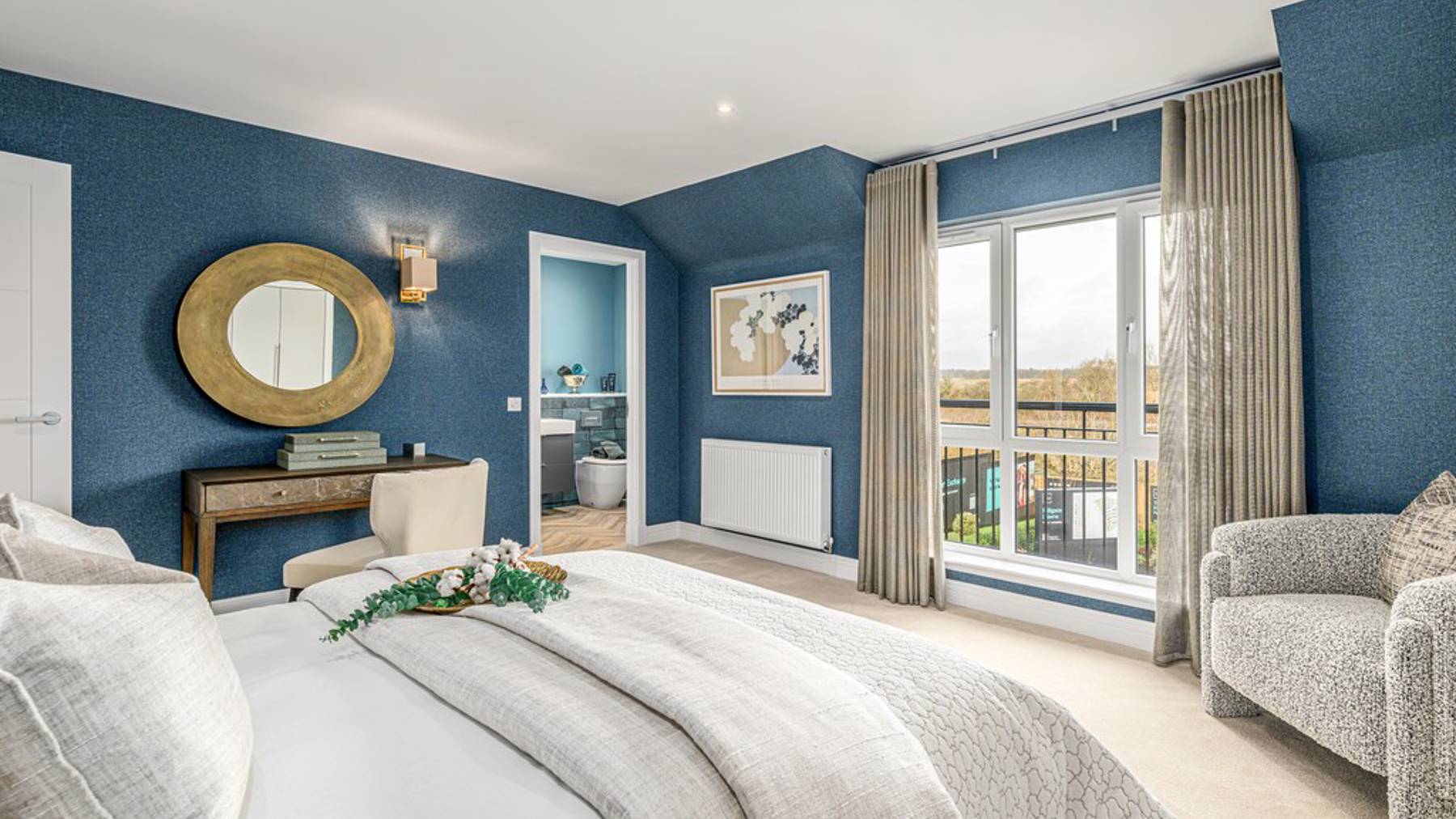 5 bedroom showhome | principal bedroom with en suite and fitted wardrobes