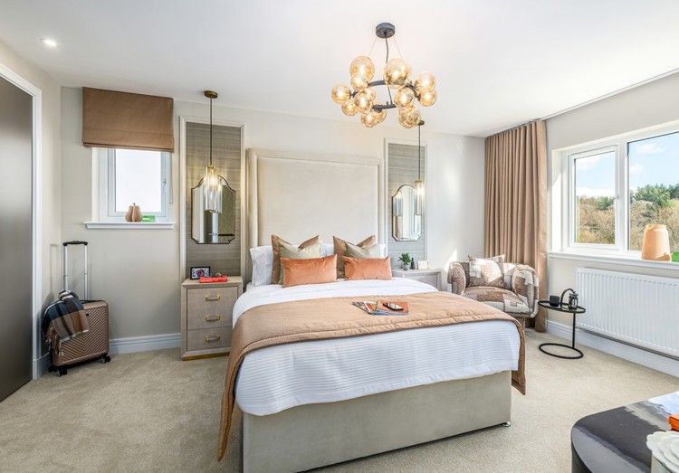 5 bedroom showhome | principal bedroom with en suite and fitted wardrobes