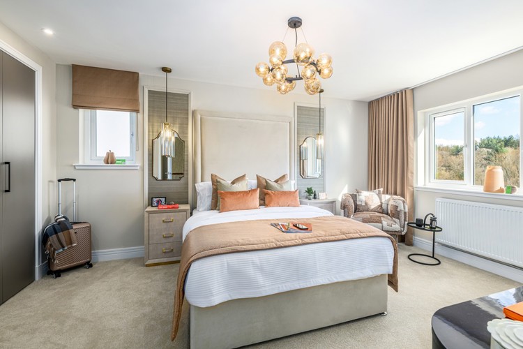5 bedroom showhome | principal bedroom with en suite and fitted wardrobes