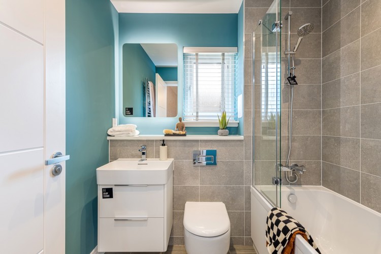 3 bedroom showhome | Versatile bathroom 