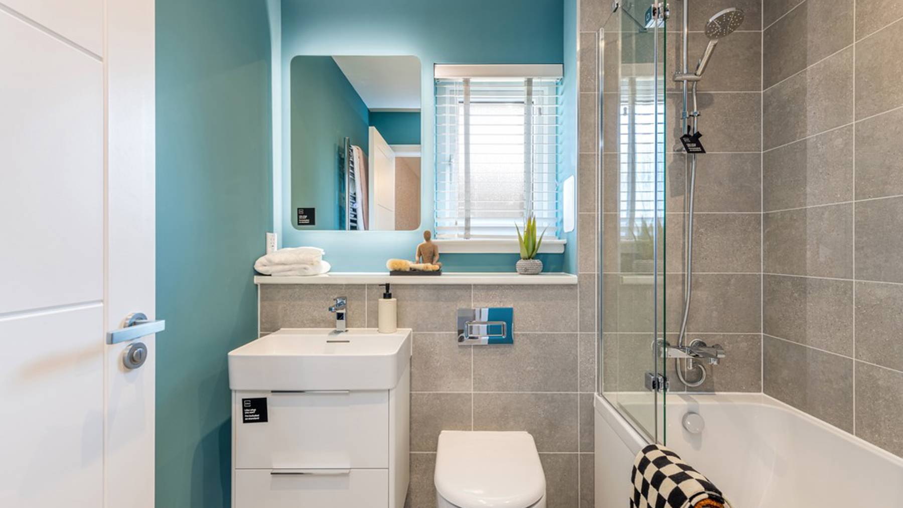 3 bedroom showhome | Versatile bathroom 