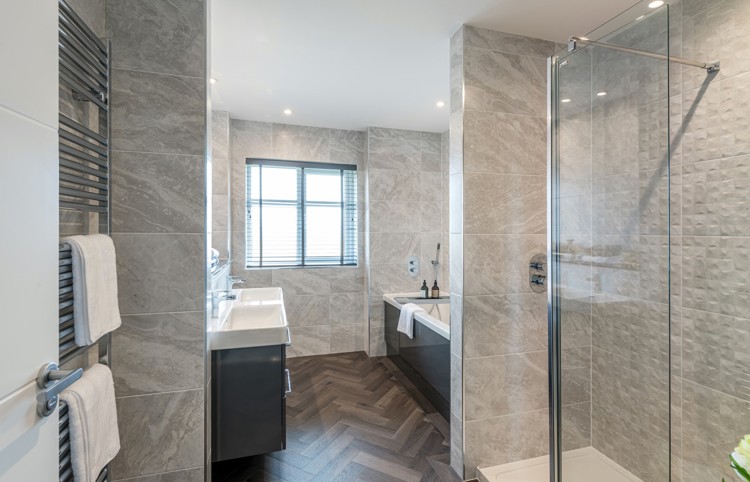 Vb1854789 20210810 Cala Homes Balgray Gardens Moncrief Bedroom 1 Ensuite 002 1600X1028