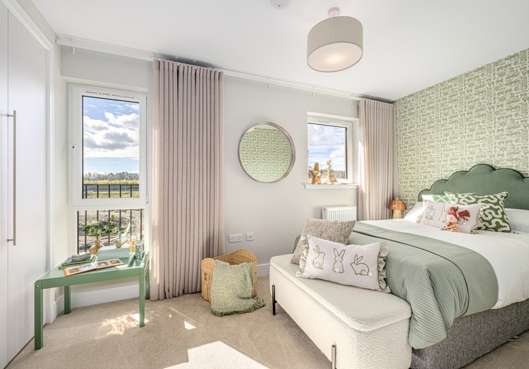 4 bedroom townhouse for sale | bedroom with bi-fold wardrobes 