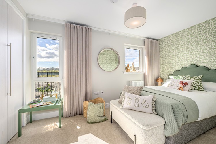 4 bedroom townhouse for sale | bedroom with bi-fold wardrobes 