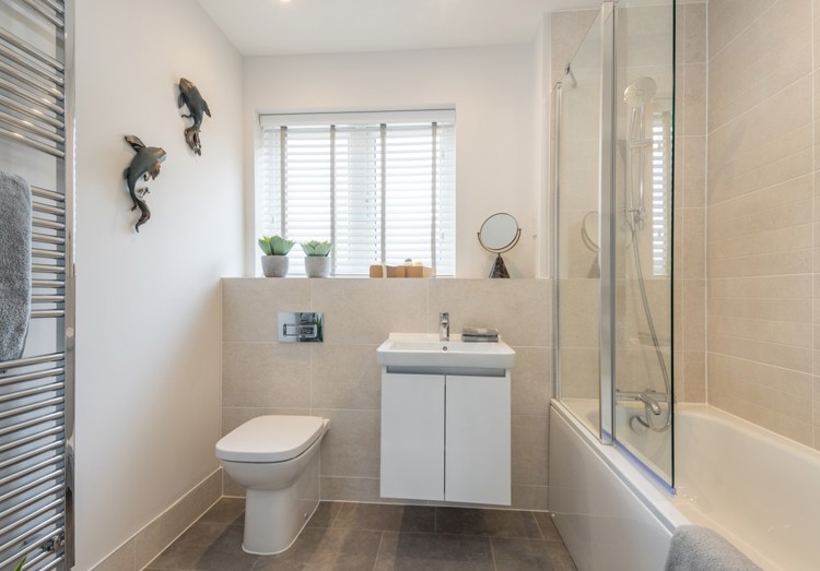 The Rowan, Samuel Gardens Bathroom