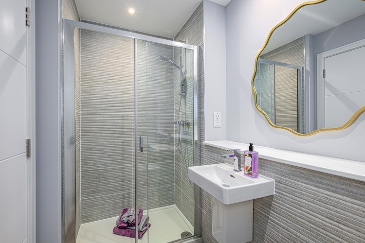 Vb5594903 20251112 Cala Homes Aurs Meadows Darroch Bedroom 2 Ensuite 001 1600X1067