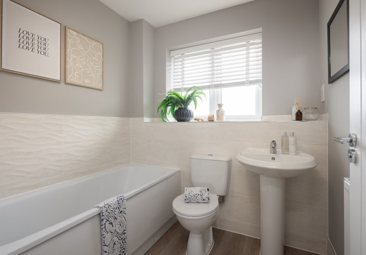 Cala at Hampton Lakes: The Hulsfield - first floor family bathroom