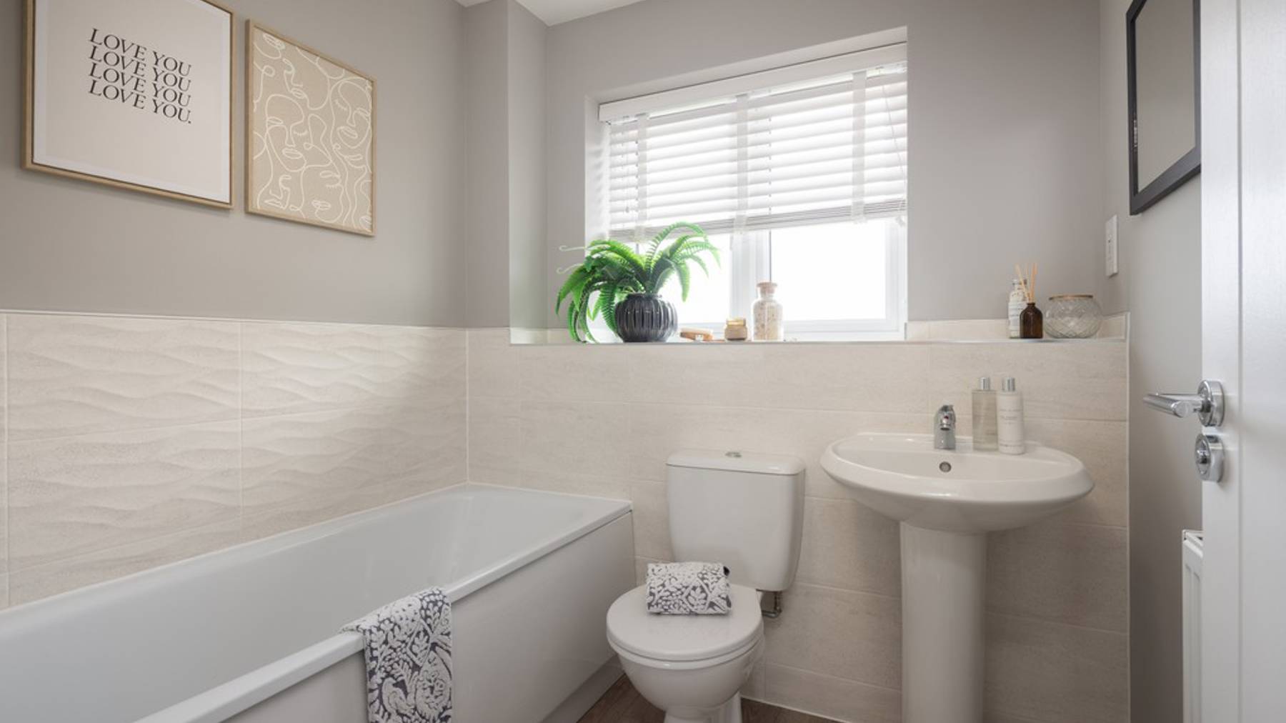 Cala at Hampton Lakes: The Hulsfield - first floor family bathroom