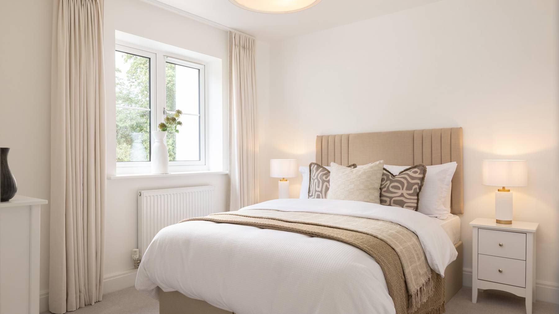 Bedroom of house for sale in Basingstoke