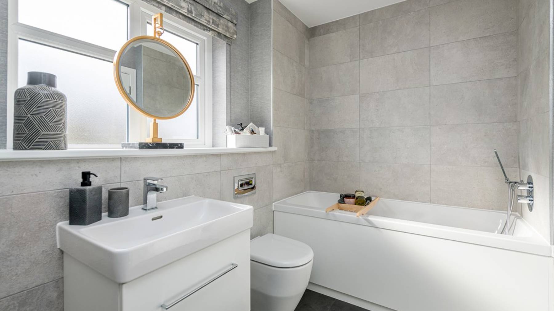 5 bedroom home for sale | family bathroom