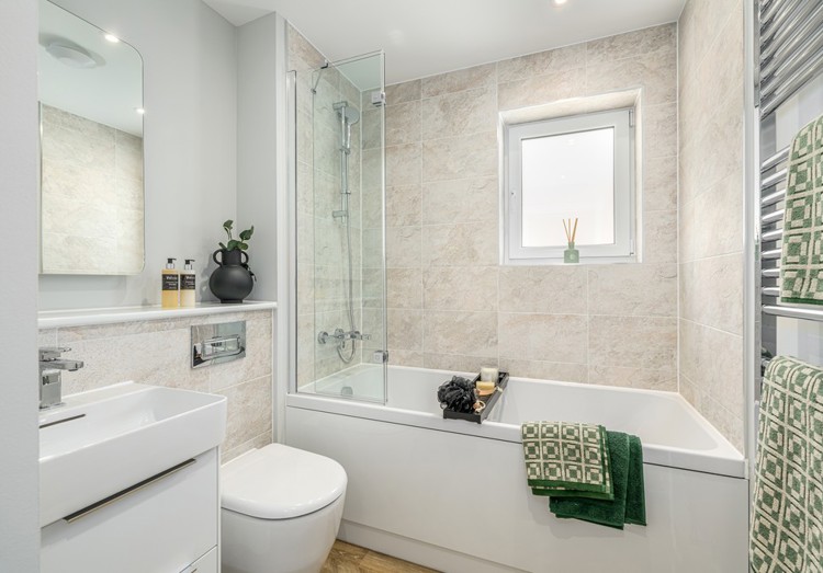 4 bedroom townhouse for sale | family bathroom