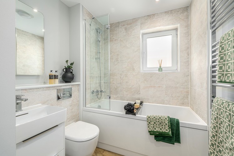 4 bedroom townhouse for sale | family bathroom