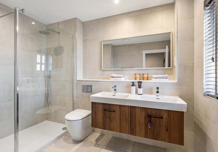 Vb5653165 20260227 Cala Homes Lathallan Grange Logan Bedroom 1 Ensuite 001 3200X2140