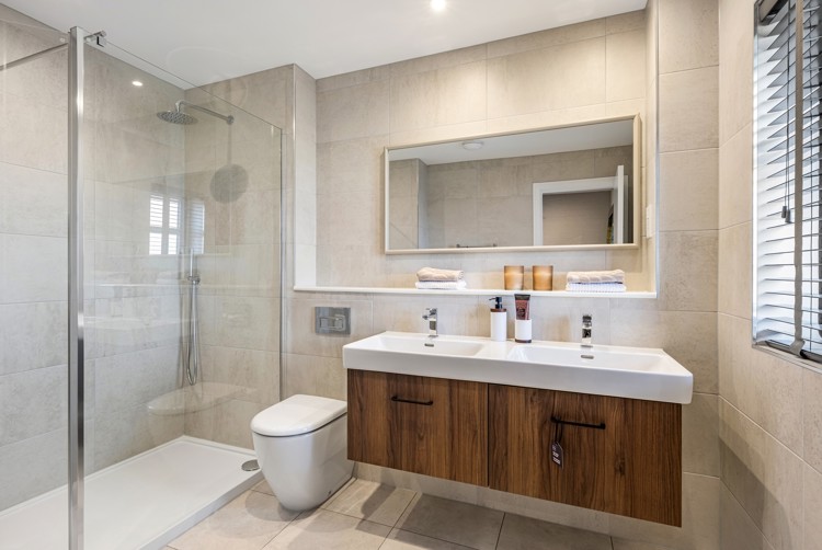 Vb5653165 20260227 Cala Homes Lathallan Grange Logan Bedroom 1 Ensuite 001 3200X2140
